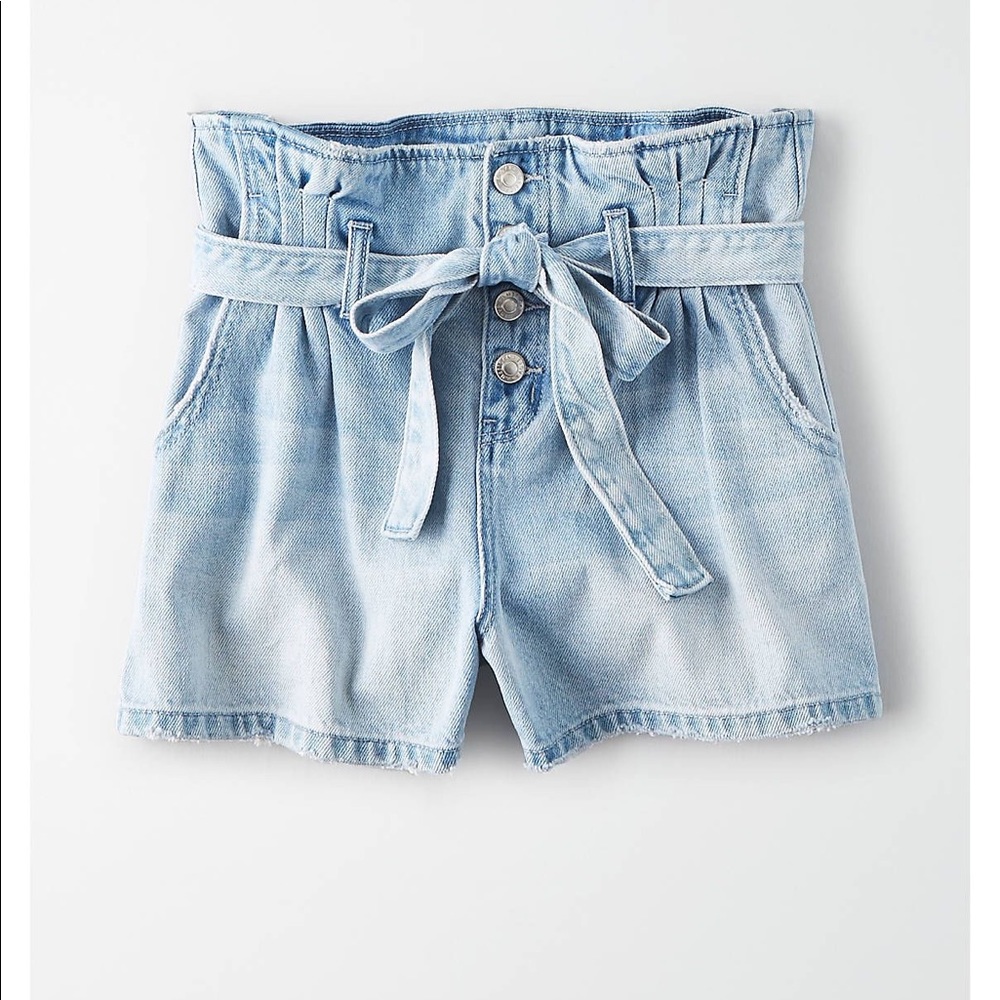 American Eagle outfitters light wash mom s…